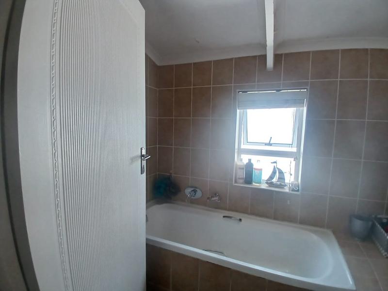 To Let 2 Bedroom Property for Rent in Gordons Bay Western Cape